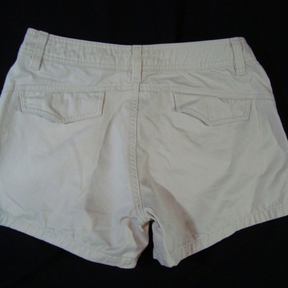 **Old Navy Shorts Size 6 Beige Casual Pockets - Picture 2 of 4